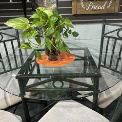Glass table with 4 Chairs
