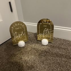 Gift and Favor Table Setting