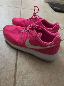 Women's pink Nike size 6