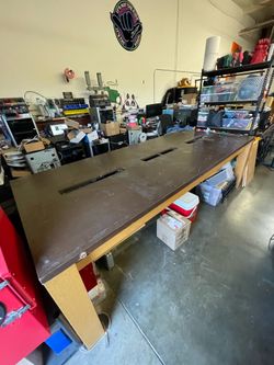 Apple Store Table