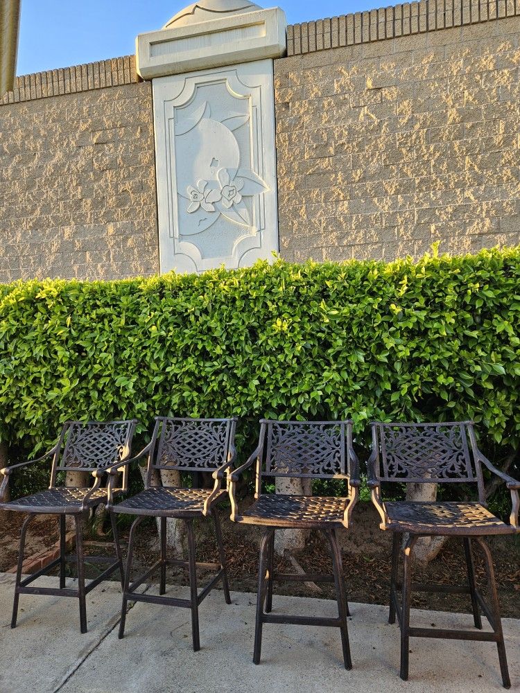 4 Swivel Barstools/outdoor Furniture/Cash Only