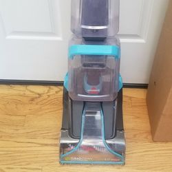 NEW cond  BISSEL SWIVEL DEEP CLEANING SHAMPOO SYSTEM.  , WORKS EXCELLENT. , IN THE BOX  , 