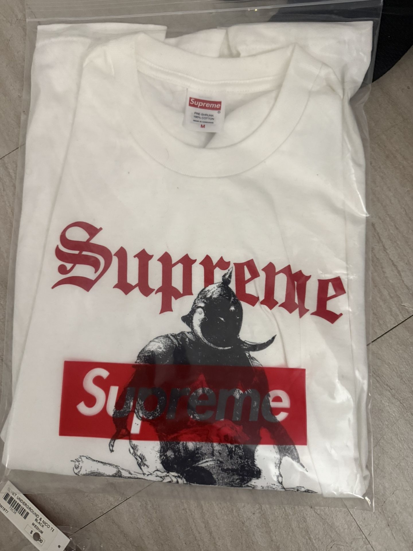Supreme Tee Size M