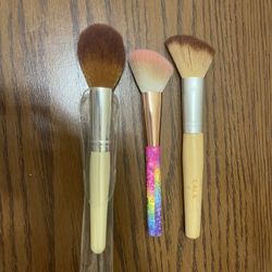 3 Makeup Brushes