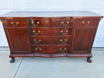 Mahogany Chippendale Style Serpentine Buffet Sideboard