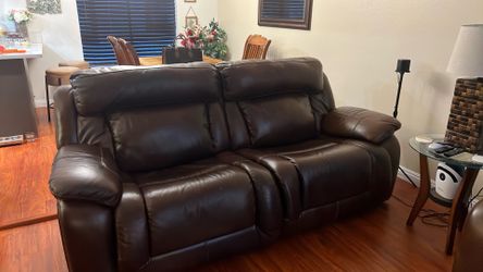 2 Couches Auto wall hugging Recliner