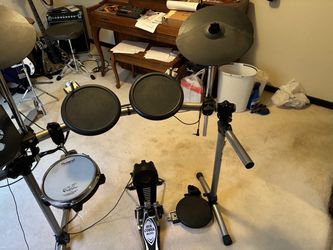 Roland V-Drums electronic drum set with TD-6V sound module
