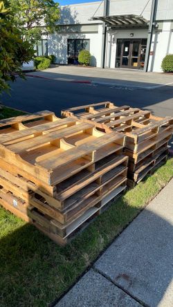 Wood pallet