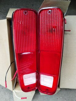 Aftermarket taillight set for the '73/'79 Ford F series trucks/Bronco
