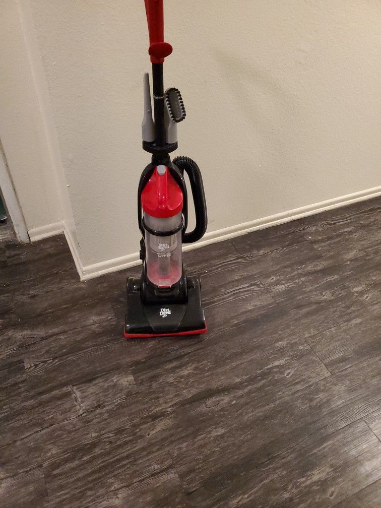 Dirt Devil Vacuum Cleaner 