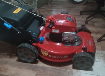Toro recycler smart stow personal pace GTS 22 " 150cc self propelled mower with bagger LIKE New
