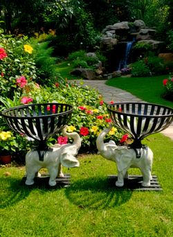 vintage composite and metal elephant pedestal planter Castillian Imports 19"×15"×17"