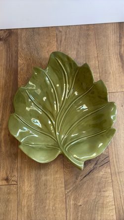 Ceramic leaf serving dish- vintage