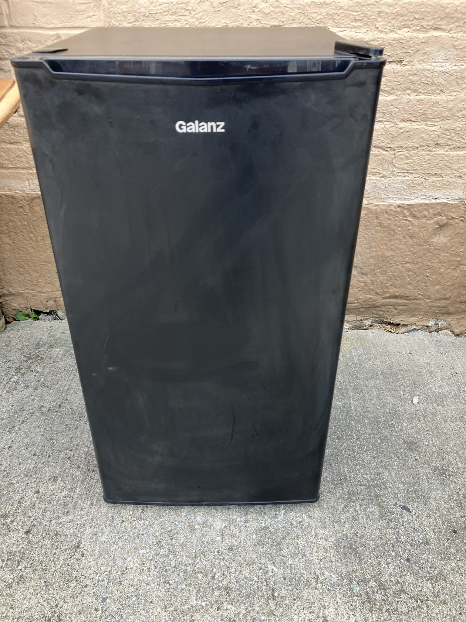 Galanz Refrigerator Freezer Combo