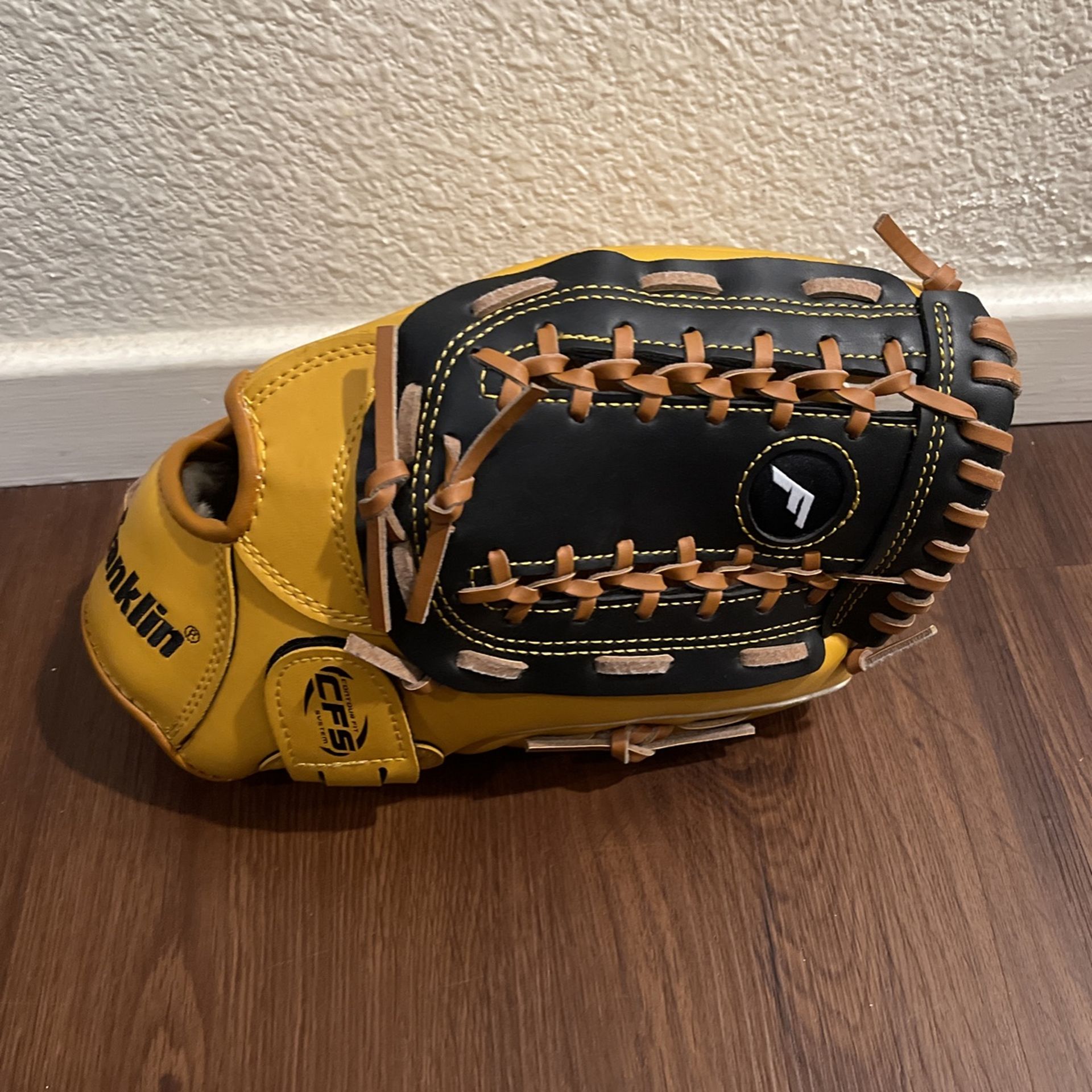 Baseball Glove 12” for Sale in San Diego, CA OfferUp