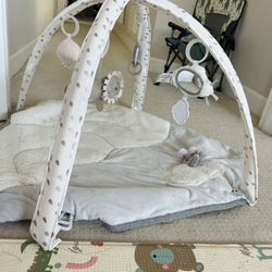 INFANT ACTIVITY GYM