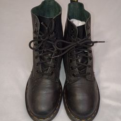 Dr. Marten Boots Size USA 7