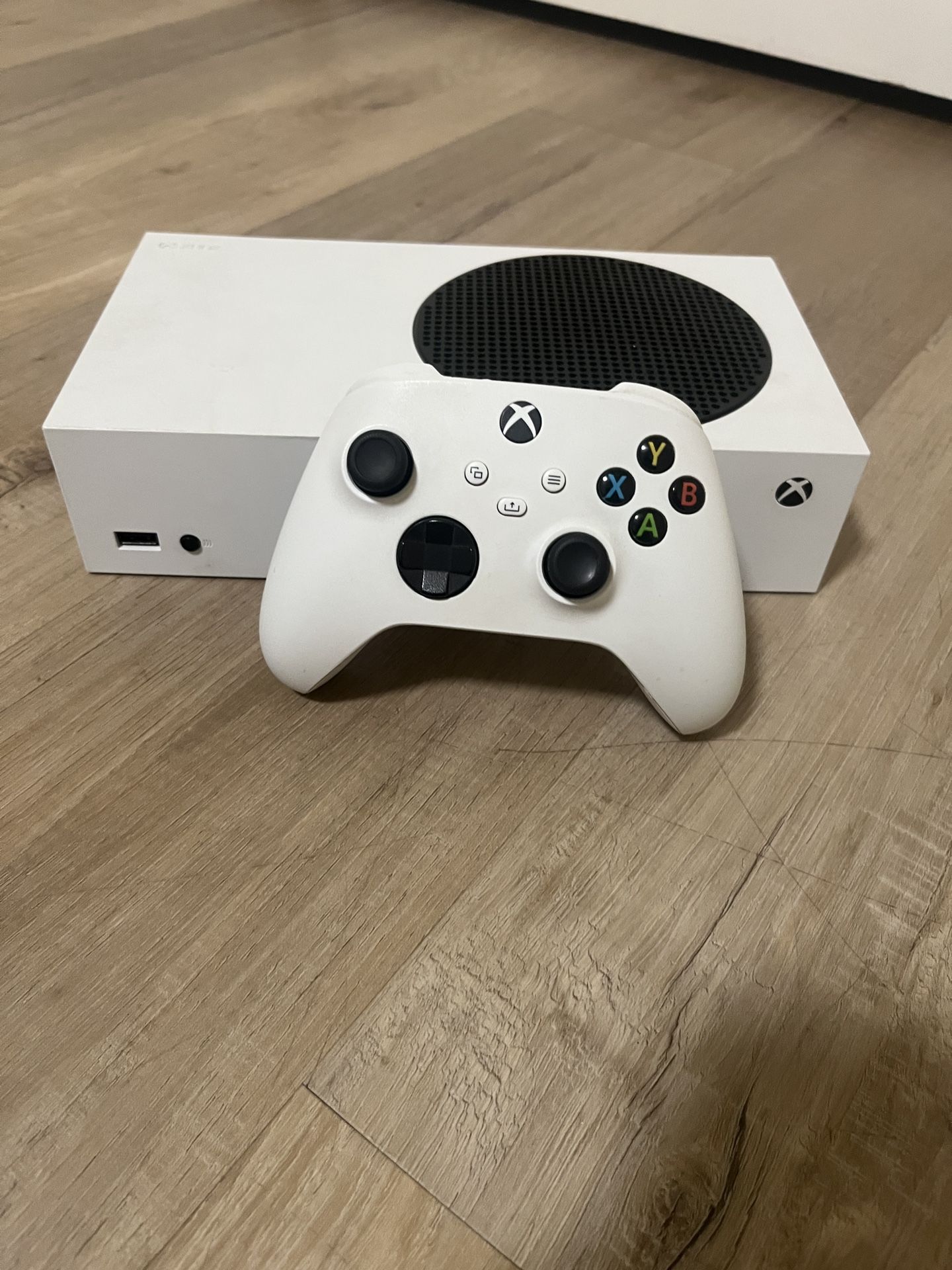 X Box series S. Very Good Condition. Only Used Ones
