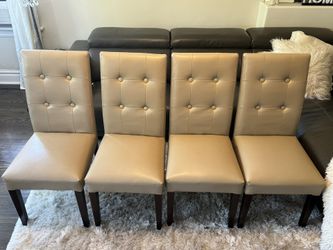 4 chairs in good condition pick up in Berwyn 4 Sillas En Buenas Condiciones Recoger En Berwyn