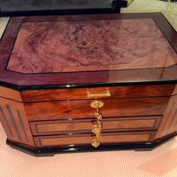 Vintage Burl Wood Jewelry Box with Lock & Key 
