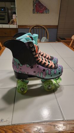 Woman's Roller Skates / Quads - Size 7- BRAND NEW