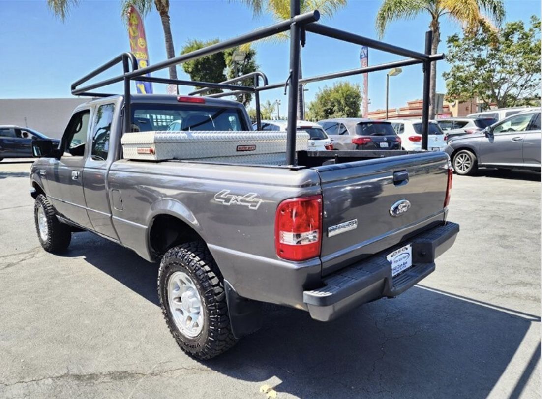 6 Foot Bed Ladder Rack & Tool Box