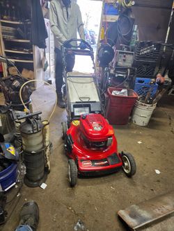 Toro Personal  Pace  Selfpropelled  Lawn  Mower 