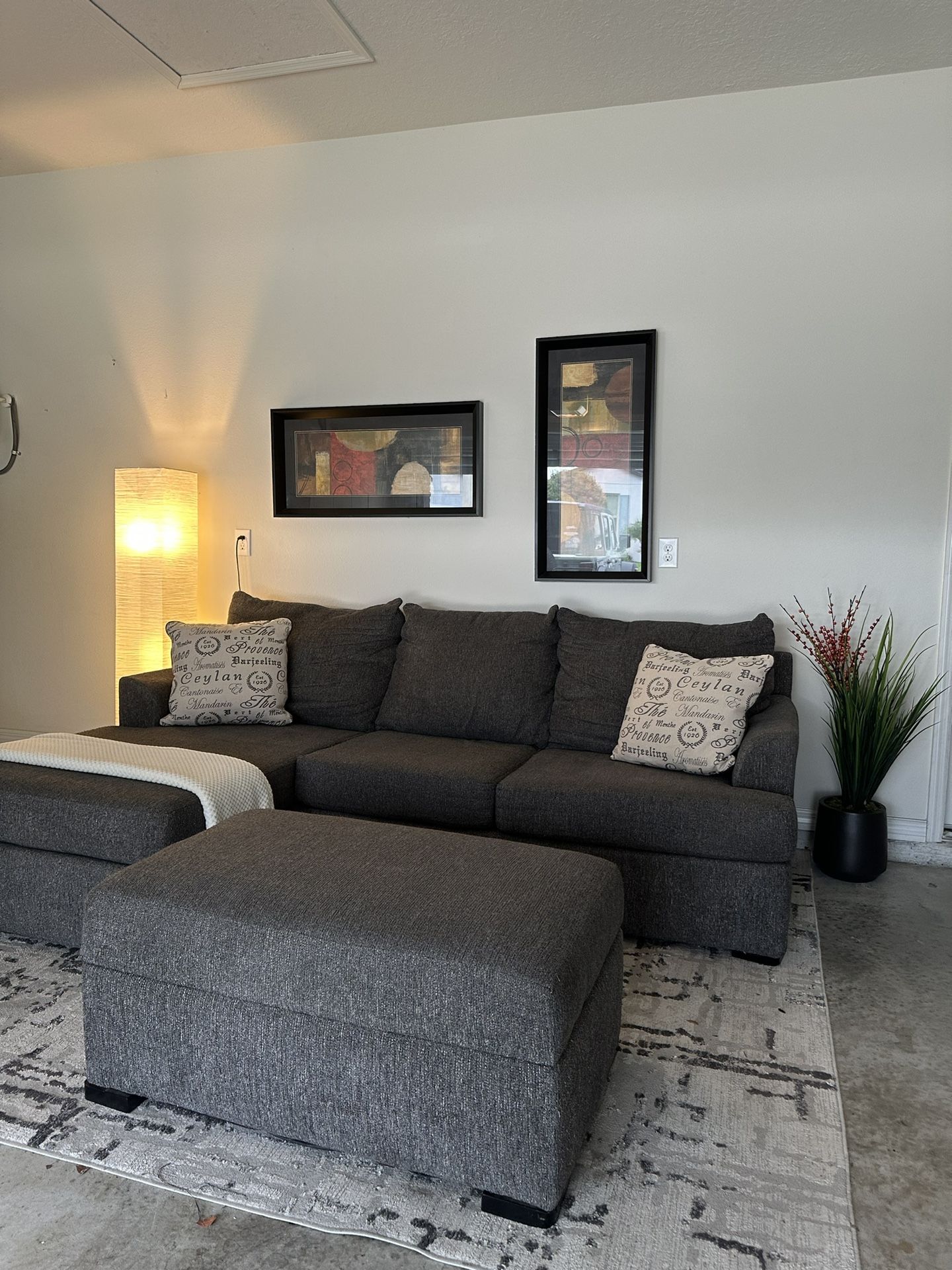Sectional RomsToGo ((Like New)) FREE DELIVERY