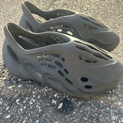 Yeezy Foam Runner Onyx Black Size 10