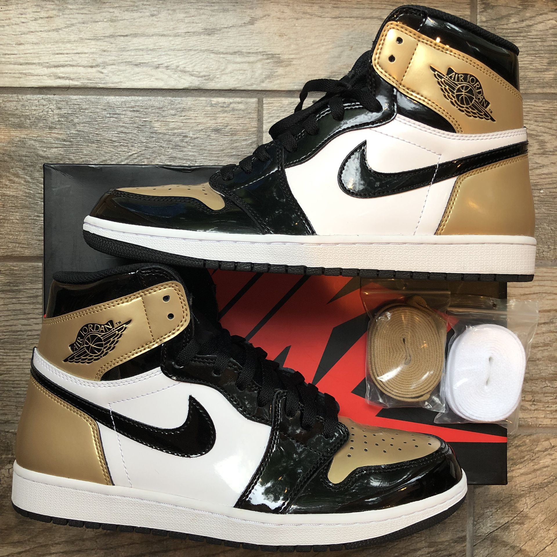 Jordan 1 ‘Gold Toe’ - Size 11
