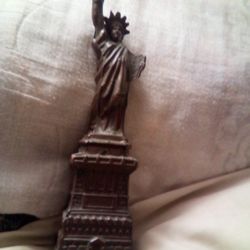 Vintage Statue of  Liberty Solid Brass.  Nice Piece!HT 6in Tall. _3ib Wide.   Except Confusion!! For TV R T