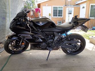 Yamaha R7 Sport Motorcycle