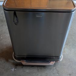 Simple human Trashcan 