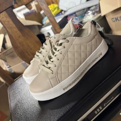 Size 7 Women Sneakers