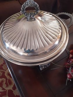 Silverplate chafing dish with 3 qt pyrex insert