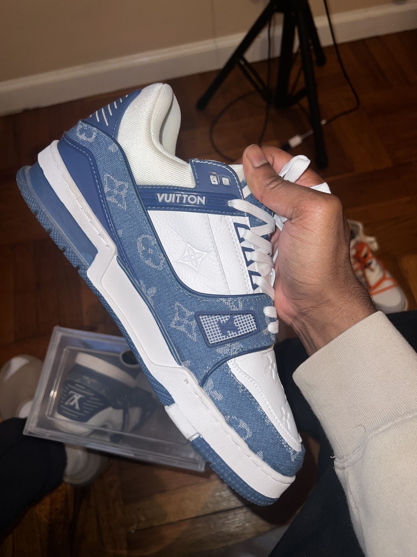 LV Sneaks Sz. 9.5