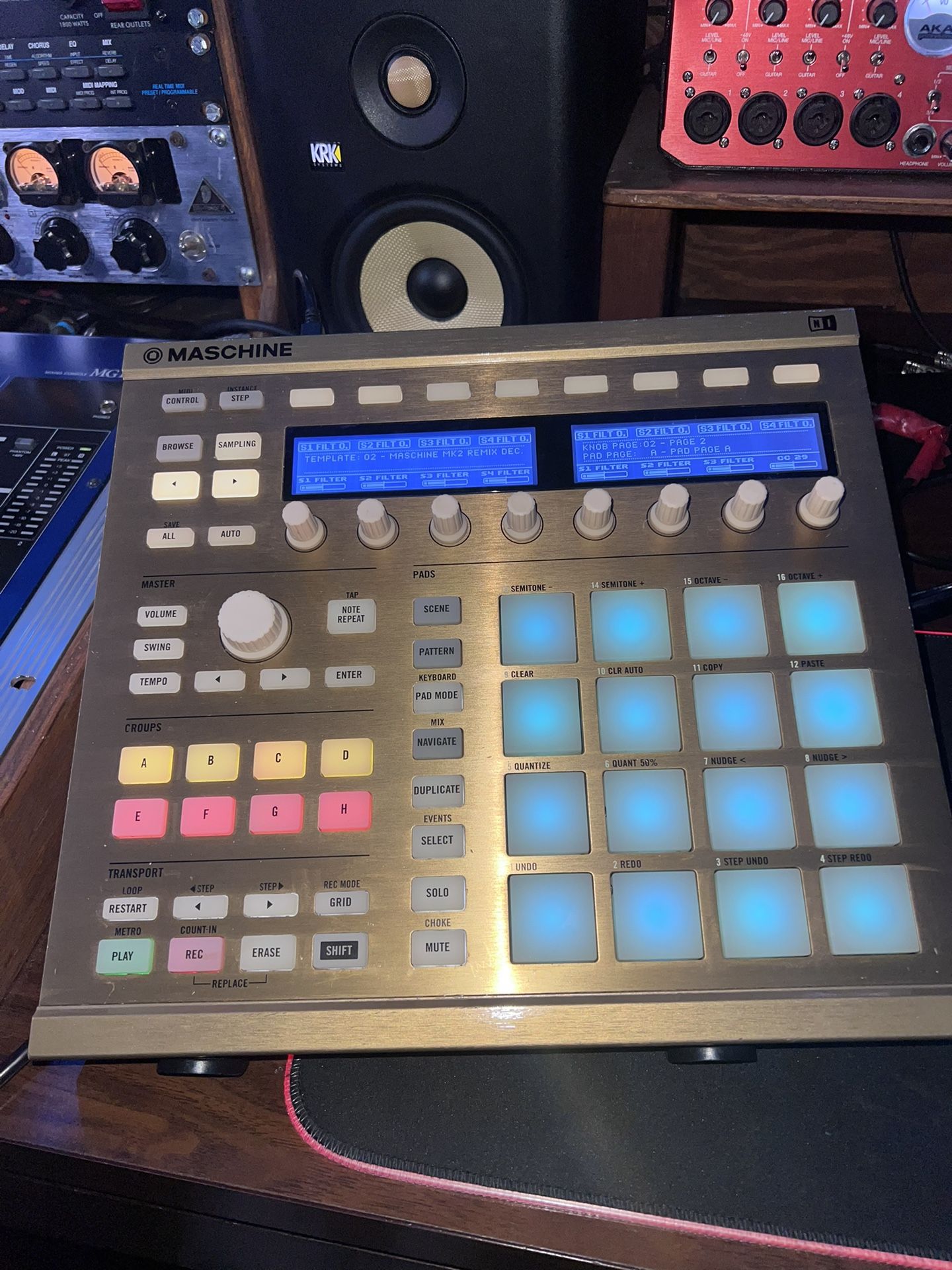 Native Instruments Machine MK2 Special Edition Gold