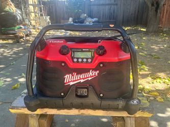 Milwaukee Jobsite Radio with Rockford Fosgate