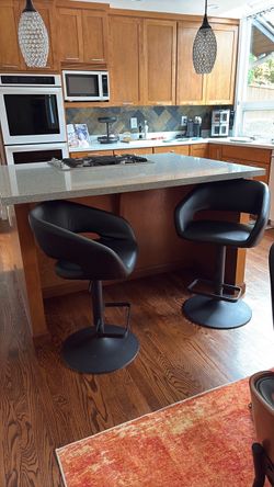 Counter Height Bar Chairs. Set of 2