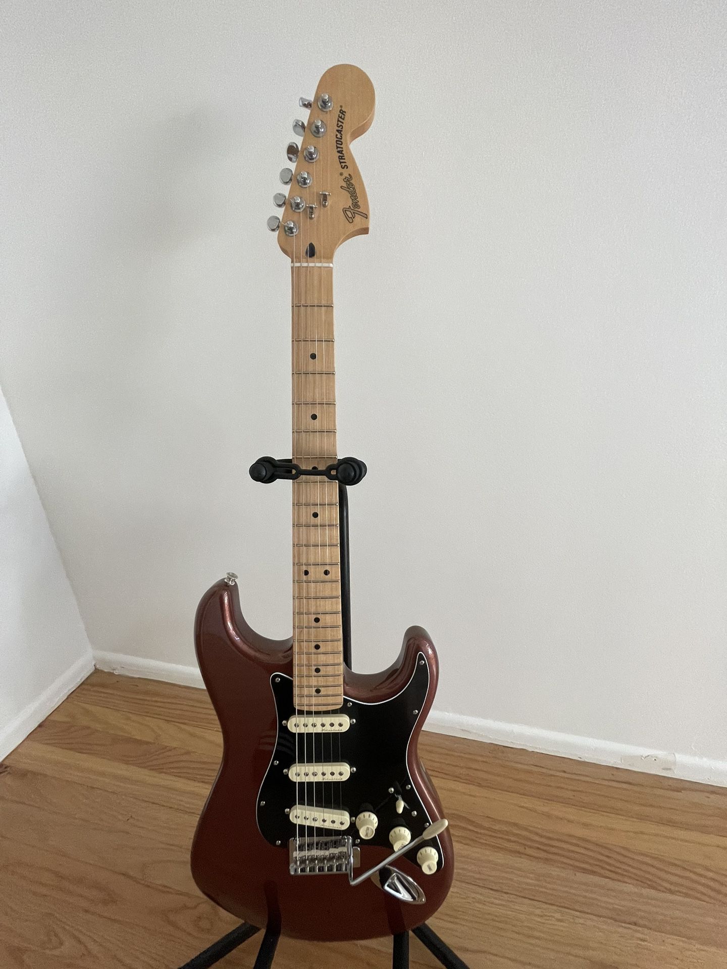 Fender Deluxe Roadhouse Strat in excellent condition $700