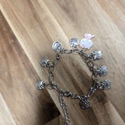 New OFFICIALLY LICENSED  Sanrio Hello Kitty Charm Bracelet 