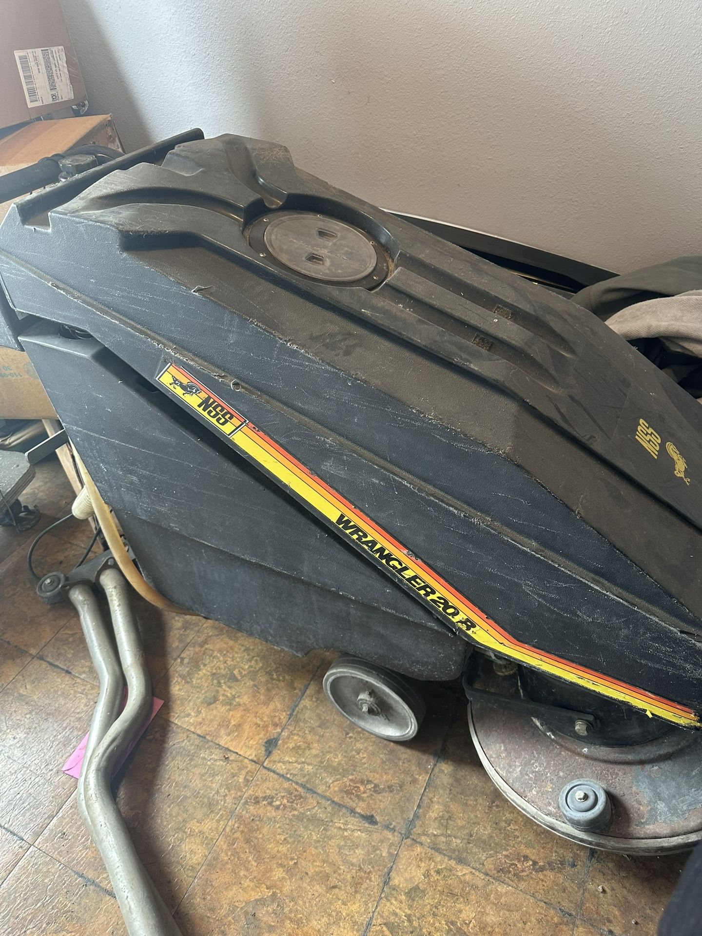 Heavy Duty Wrangler 20-R Floor polisher/scrubber