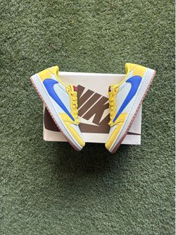 Travis Scott Jordan 1 “Canary” (Sample)