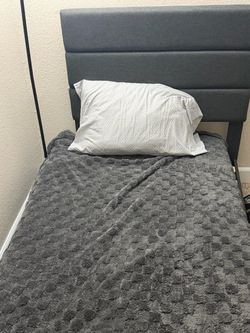 BRAND NEW NEVER USED TWIN MEMORY FOAM