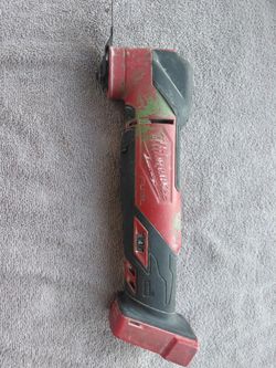 Used Milwaukee m18  fuel oscillating  multi tool $45 cash pick up beaumont  ca works perfectly tool only