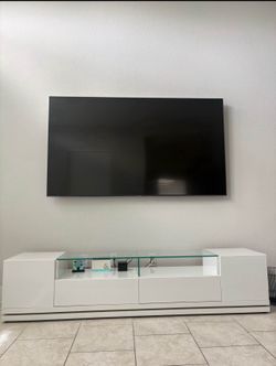 Vanderbilt Tv stand