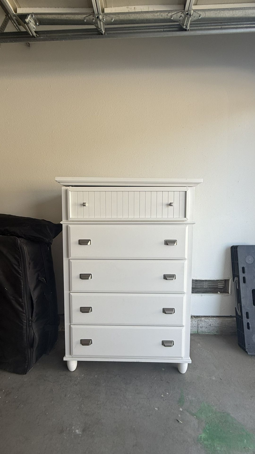 Dresser With Liftop