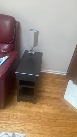 End table with lamps