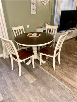 Beautiful Solid Wood Table and 4 Chairs — Excellent Condition