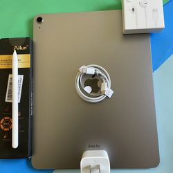 Apple IPad Air 13” (M2 chip / 2024  model) 128GB with Pen, keyboard & Accessories 